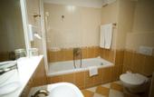 Туры в отель Queen's Court Hotel & Residence