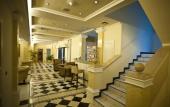 Туры в отель Queen's Court Hotel & Residence