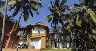 Whispering Palms Beach Resort 4*