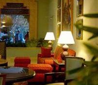 Embassy Suites Airport 3*