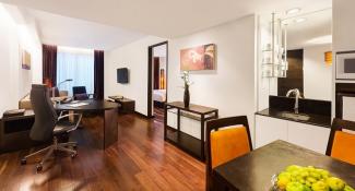 Radisson Suites Bangkok Sukhumvit 4*