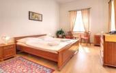 Туры в отель Little Quarter Hostel