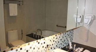 Adelphi Suites 4*