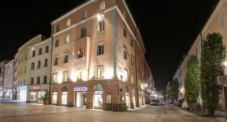 Centro Hotel Weisser Hase 4*