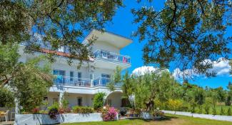 Xenios Faros Apartments 2*