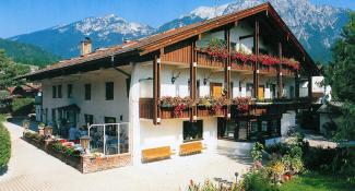 Hotel-Restaurant Karlsteiner Stuben 3*