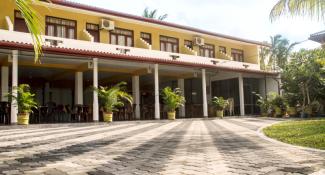 Larns Villa 2*